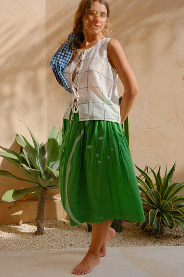 Presenting the Mega-Mega Skirt, a stylish joint effort by Audrey E Leary and World of Crow. This green midi skirt, adorned with a jamdani pattern, is crafted from soft, handwoven cotton. Designed with sustainability in mind, it provides a comfortable fit perfect for daily use.