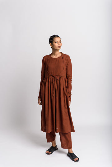 Toasted brown gathered ankle pants, recycled clothing brands, reformation ethical, buy organic cotton, organic bamboo clothing India, ladies clothing India, lightweight clothing women, organic cotton turtleneck women's, pure cotton shirts for women, minimalist store, minimalist style blog