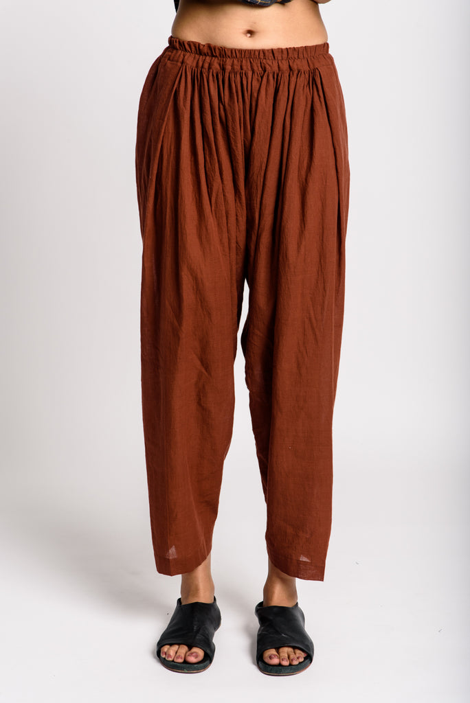 Toasted brown gathered ankle pants, recycled clothing brands, reformation ethical, buy organic cotton, organic bamboo clothing India, ladies clothing India, lightweight clothing women, organic cotton turtleneck women's, pure cotton shirts for women, minimalist store, minimalist style blog