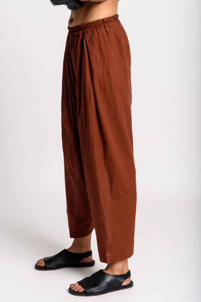 Toasted brown gathered ankle pants, recycled clothing brands, reformation ethical, buy organic cotton, organic bamboo clothing India, ladies clothing India, lightweight clothing women, organic cotton turtleneck women's, pure cotton shirts for women, minimalist store, minimalist style blog