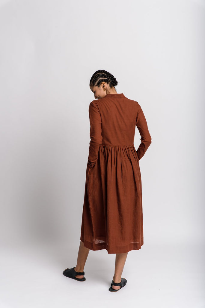Toasted brown layered dress, best ethical clothing brands India, best sustainable clothing brands, organic cotton wear, organic dresses online, cotton only clothing, cotton only clothing store, women's organic dresses, lightweight cotton women's clothing, clothing brands for minimalists, design minimalist wardrobe