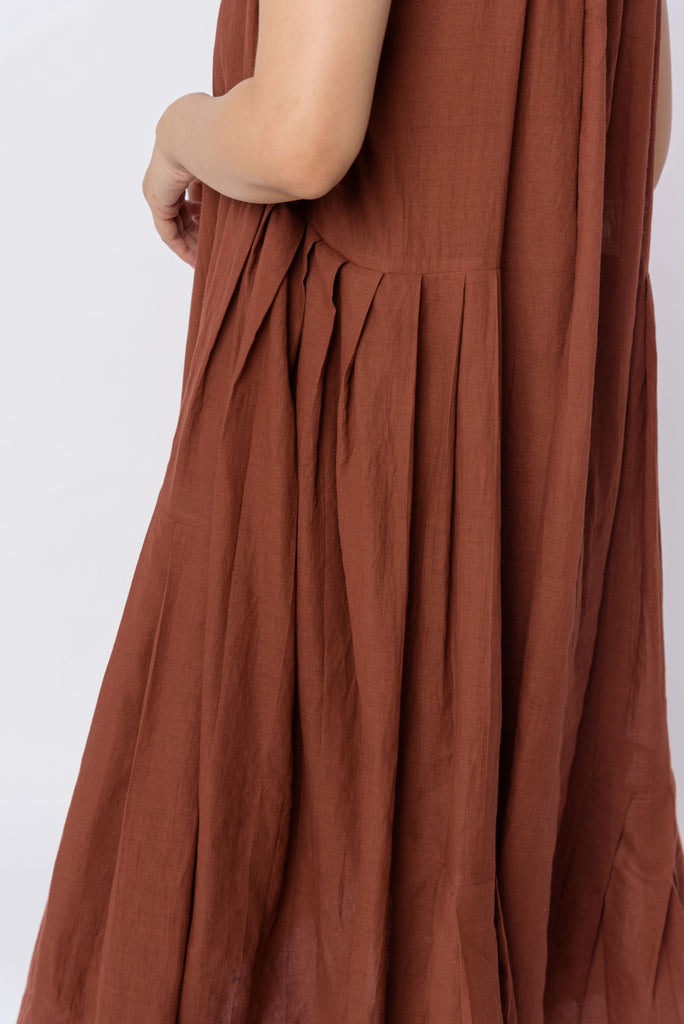 Toasted brown midi dress, sustainable shopping brands, sustainable women's clothing, 100 organic cotton clothing made in India, affordable organic cotton clothing, organic cotton clothing, organic women's clothing, organic cotton sweatpants women's, organic cotton sweatshirt women's, minimalist women's fashion brands, bare minimum clothing